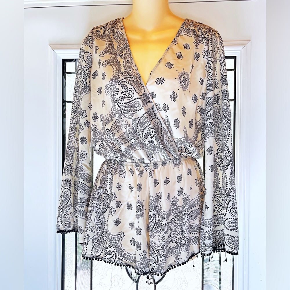 ILLA ILLA - Black & White Paisley pattern Romper